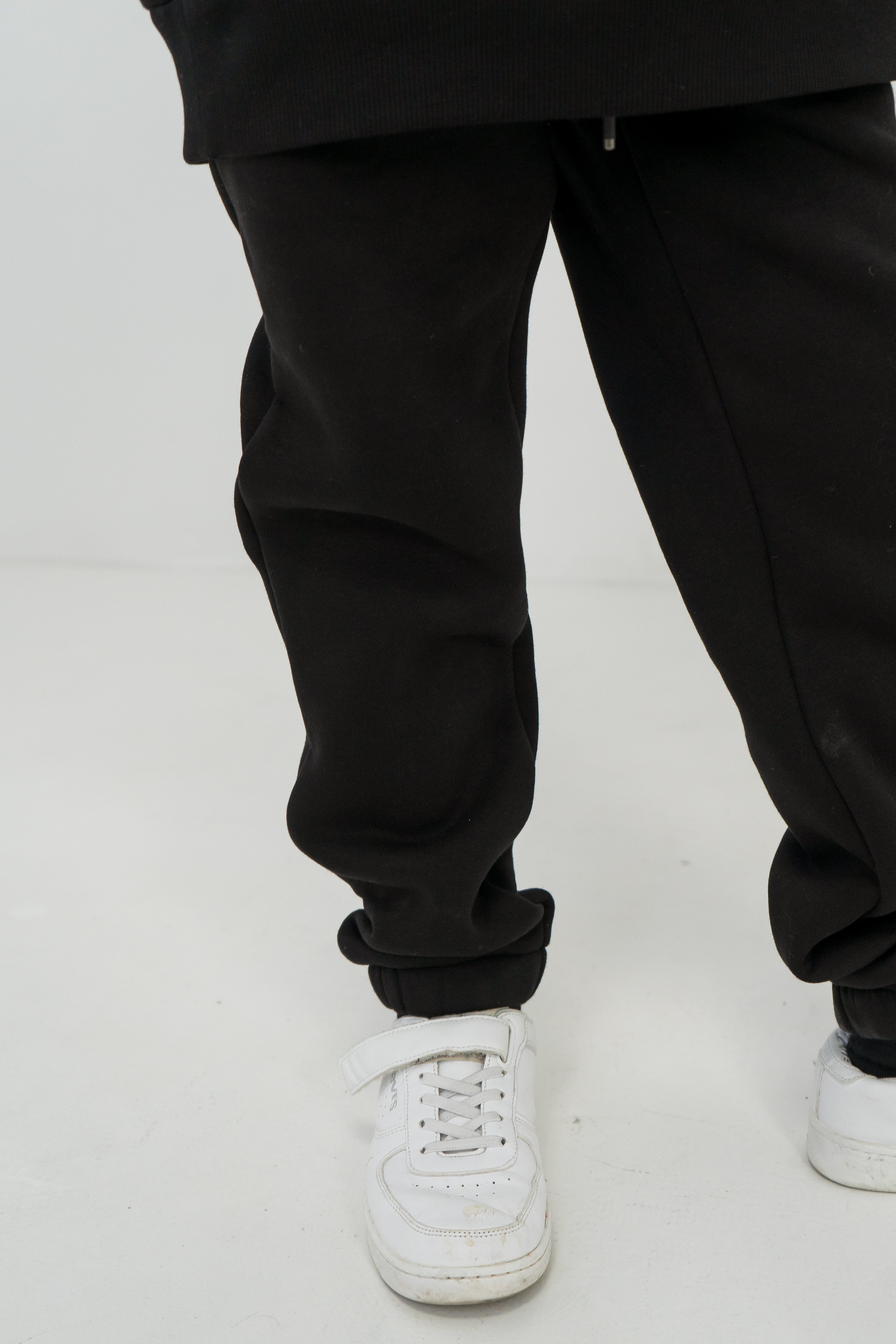 Warm Fleece unisex Joggers – Comfort and Style for Cold Days- black - Lemoni Boutique