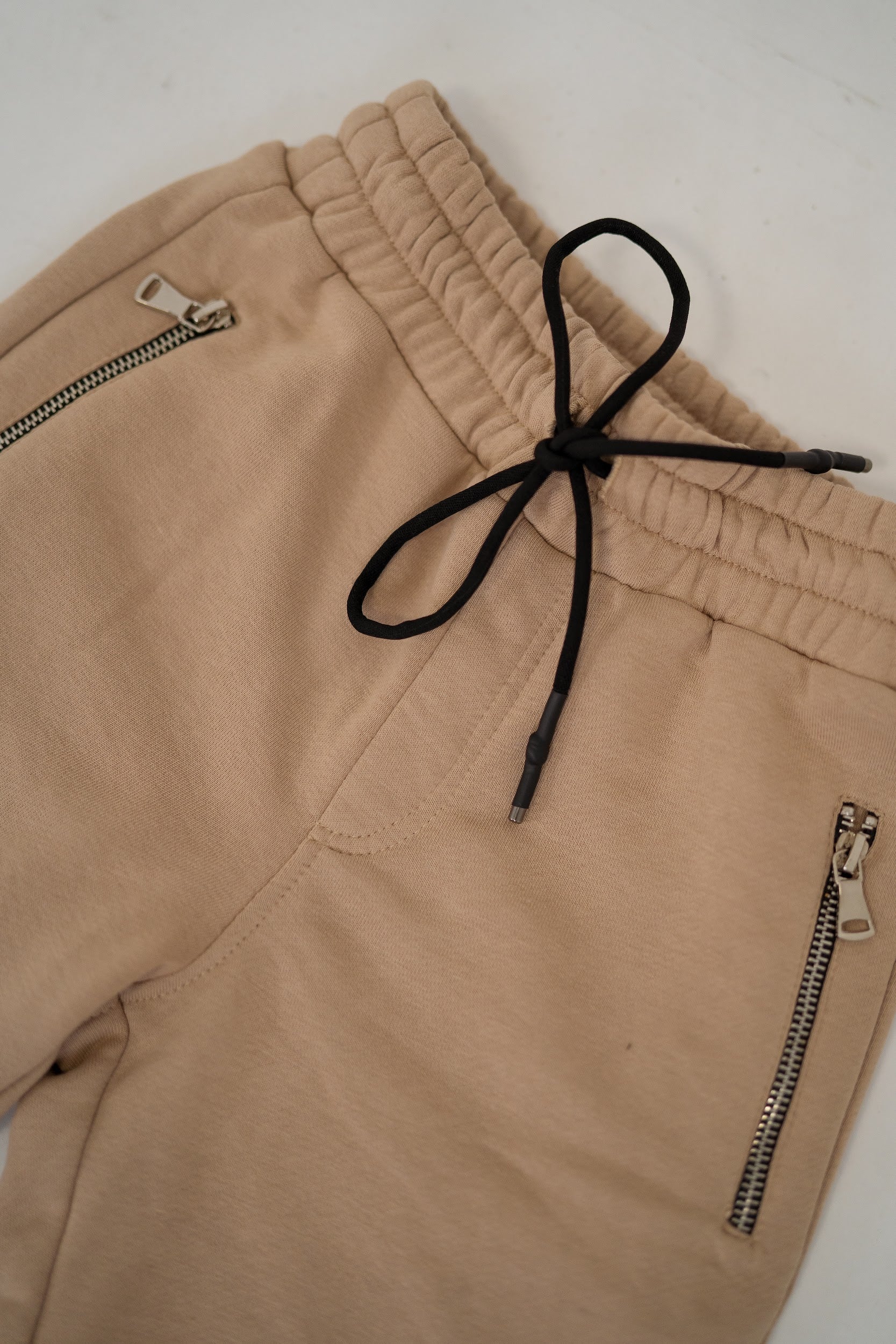 Stylish zippers shorts