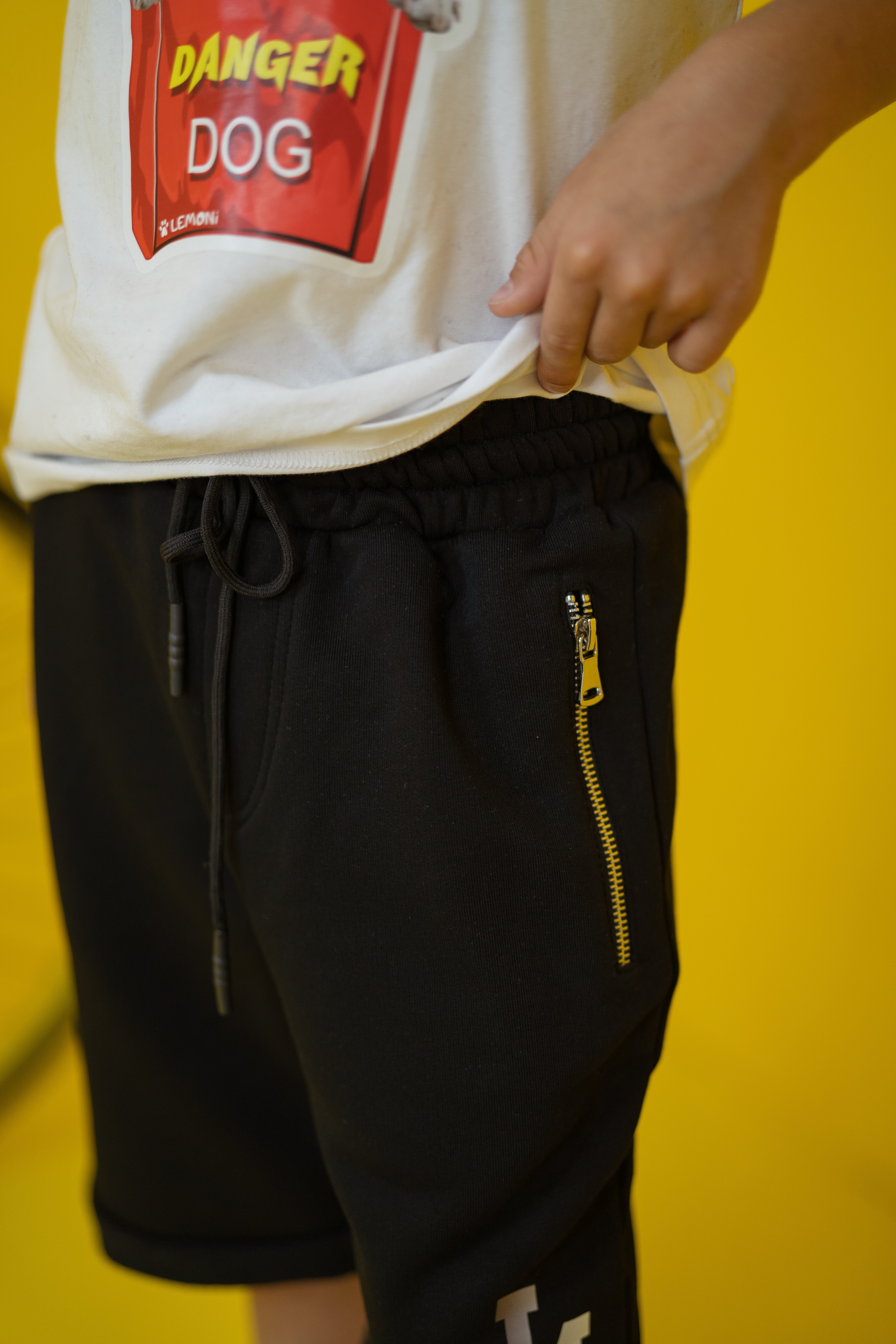 Stylish zippers shorts - black - Lemoni Boutique
