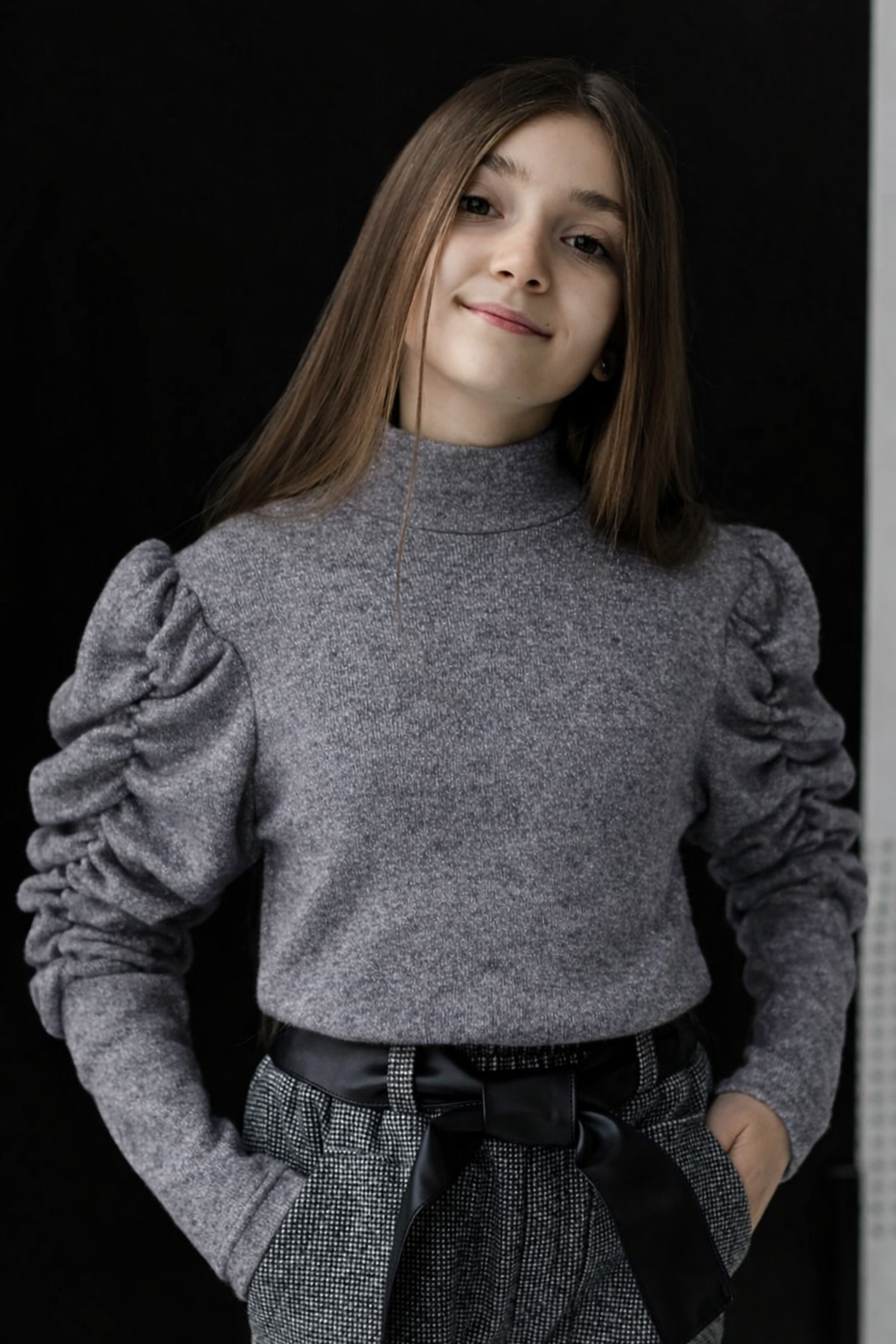 Pullover with Low Stand-Up Collar and puff sleeves