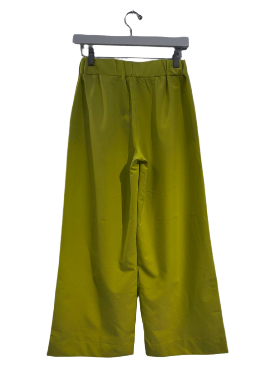 Yellow pants 
