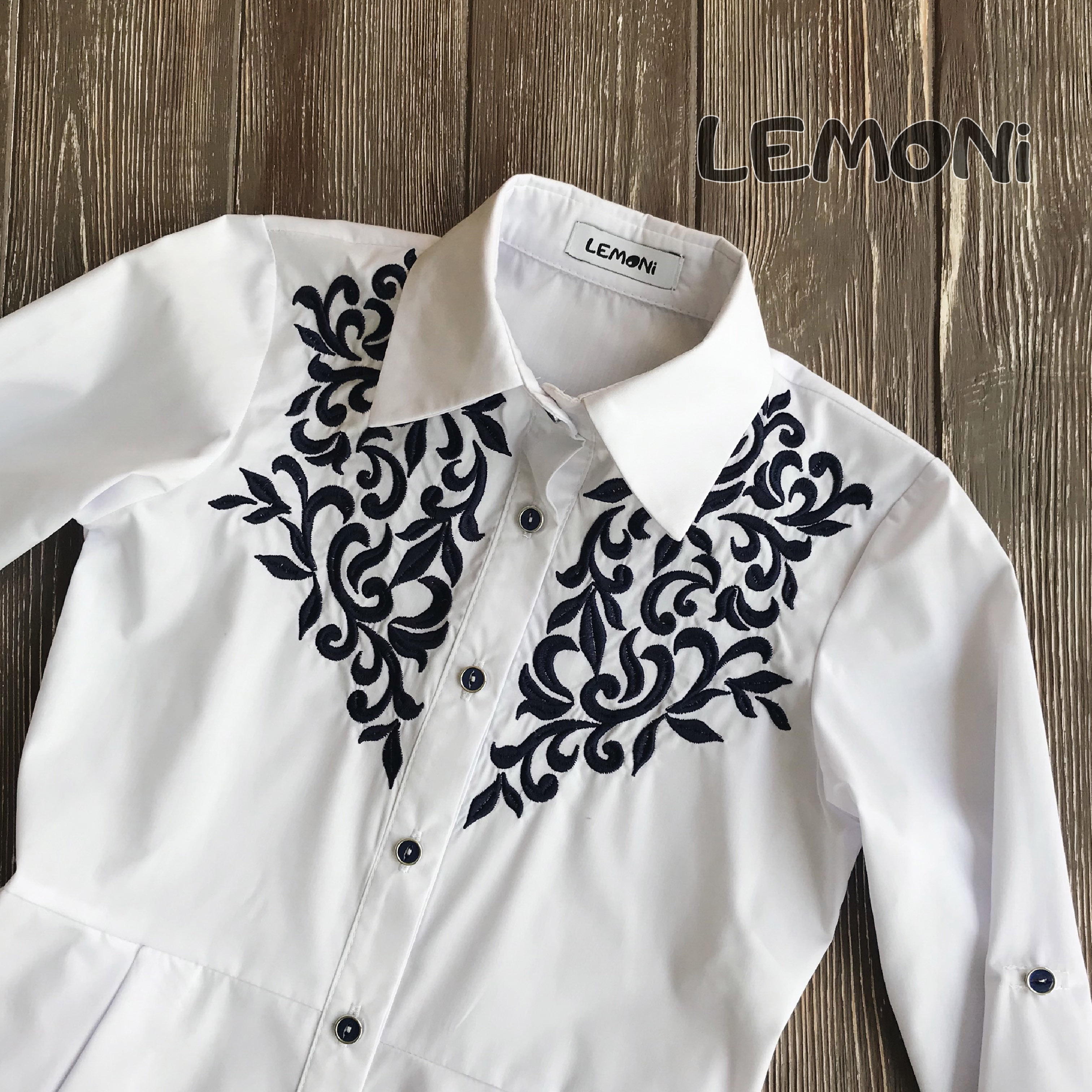 Блуза с вышивкой Lemoni 